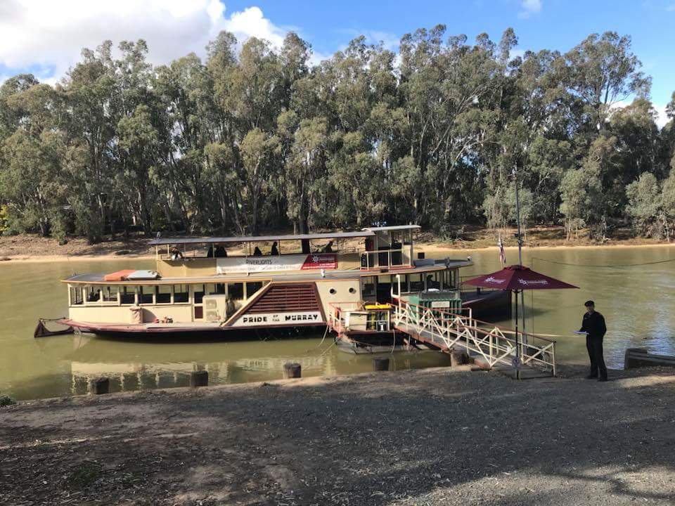 greenprojectorg's tweet image. Paddling down the #Murray river in #Echuca, the traditional way, with the historic 1924 built “Pride of Murray” #paddlesteamer.