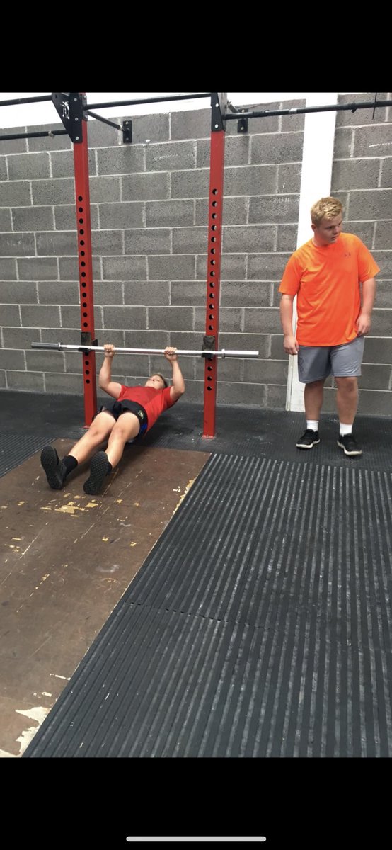 Boys putting in a good shift again at <a href="/CFLlanelli/">CrossFit Llanelli</a> #WorkingHard #EmptyTheTank #Conditioning