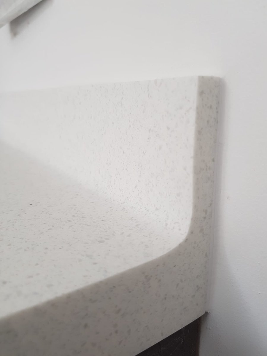 HawdonSurfaces's tweet image. Staron Meteor Tempest Work Surfaces.
Coved upstand going seamlessly into the window sill AND into a splashback behind the hob!
This has a very subtle sparkle that the photos don't pick up in but when the sunlight hits it...😍
Message Scott for info:
🔥Info@Hawdonworksurfaces.com