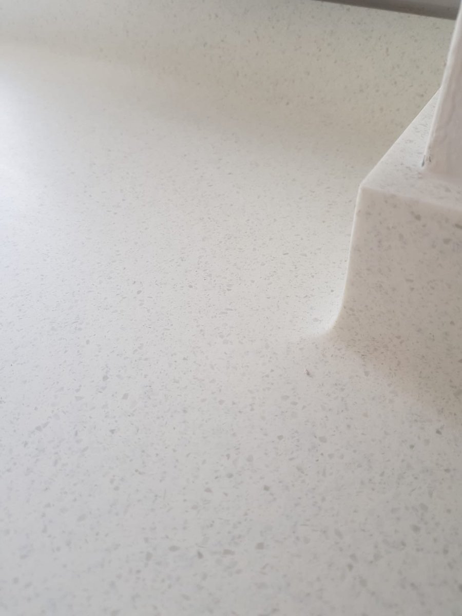 HawdonSurfaces's tweet image. Staron Meteor Tempest Work Surfaces.
Coved upstand going seamlessly into the window sill AND into a splashback behind the hob!
This has a very subtle sparkle that the photos don't pick up in but when the sunlight hits it...😍
Message Scott for info:
🔥Info@Hawdonworksurfaces.com