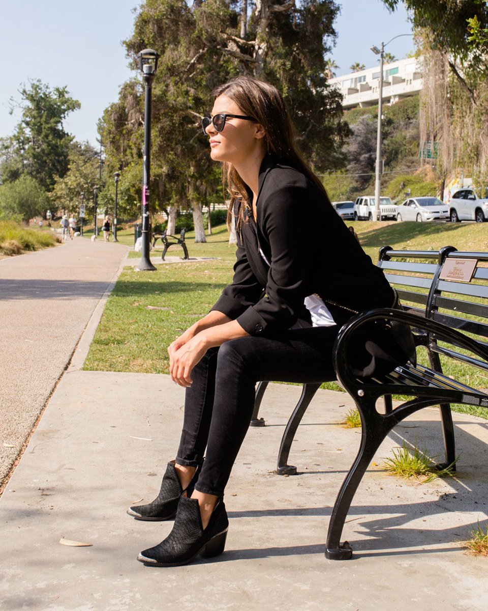 1AlexanderDavid's tweet photo. In a #mondaze ... 
.
.
.
#losangelesfashion #labrand #lastyle #fashionista #outfitinspo #outfitinspiration #womenswear #stylepost #lotd #fashiontrends #womensfashion #fashiongram #fashionlove #streetstyle  #alexanderdavid #timetoshop #minimaliststyle #lessismore #blazer https://t.co/m1TYML7Nlr