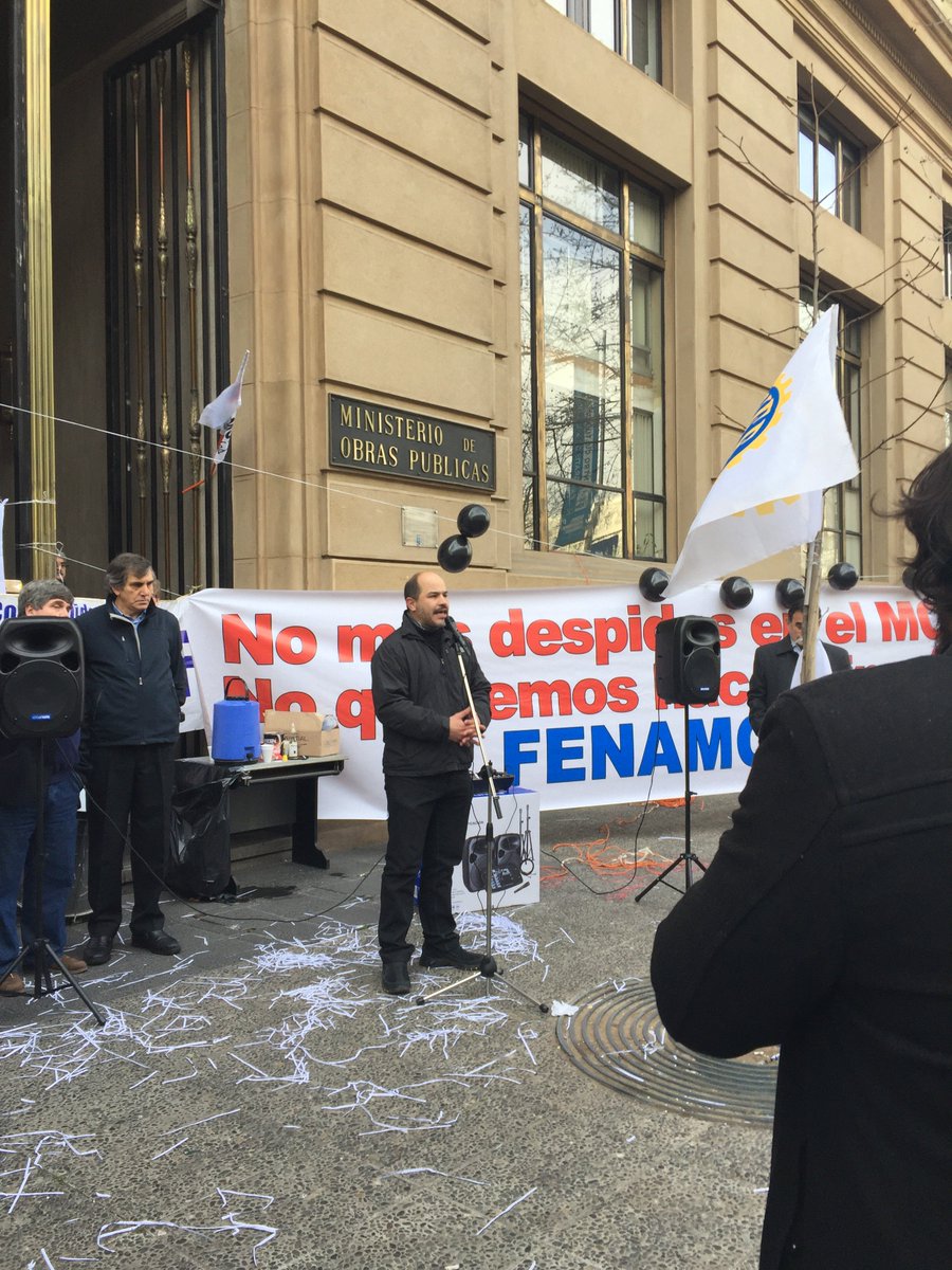 nubiabouffanais's tweet photo. Hoy los trabajadoras/os del @mop_chile #MOP comienzan #ParoNacional por más de 200 despidos arbitrarios e injustificados. En la defensa del empleo público. #AsoSubdere presente. https://t.co/meBN4GregK