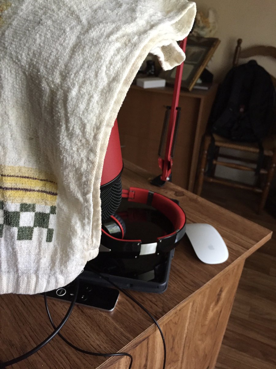 1shawnster's tweet image. Pop Filter??? GOT ONE - 

A Dish Towel works for a pop filter for my microphone. 

I was lazy and left my pop filter in my recording closet and my dishtowel actually worked wonderfully!

#PodcastHack #Popfilter #Dishtowel #ChasingTheTruth