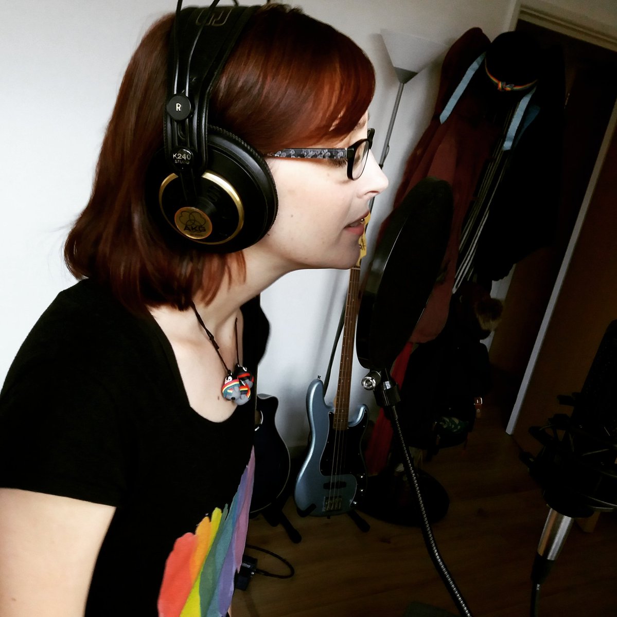 FeathersWnS's tweet photo. New stuff in progress 😁🎧🎶
#FWnS #recording #homestudio #independentartist #indieartist #indierock #indieduo #alternativerock #altrock #singing #musicrecording #songwriting #newmusic #musicduo #rockmusic #music #originalmusic #femalefronted #Aussiemusic #Aussiesintheuk #expats https://t.co/nNr1MjeHQL