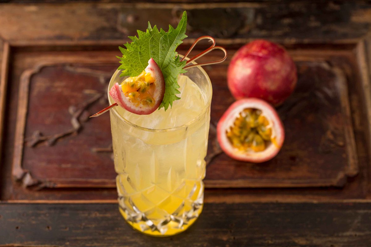 TrumpVancouver's tweet photo. Dine on the outdoor terrace with a Passion Cooler. With Lychee, Jasmine Tea &amp; Orange Blossom. #Mott32 #HongKong #ChineseFood #MaximalConcepts #BuzzfeedFood #HuffPostTaste #VancouverEat #YVRFood #TrumpVancouver #MaximalInternational #Mott32Global #CraftMixology #ImbibeGram https://t.co/Yqs2JP6Iy6