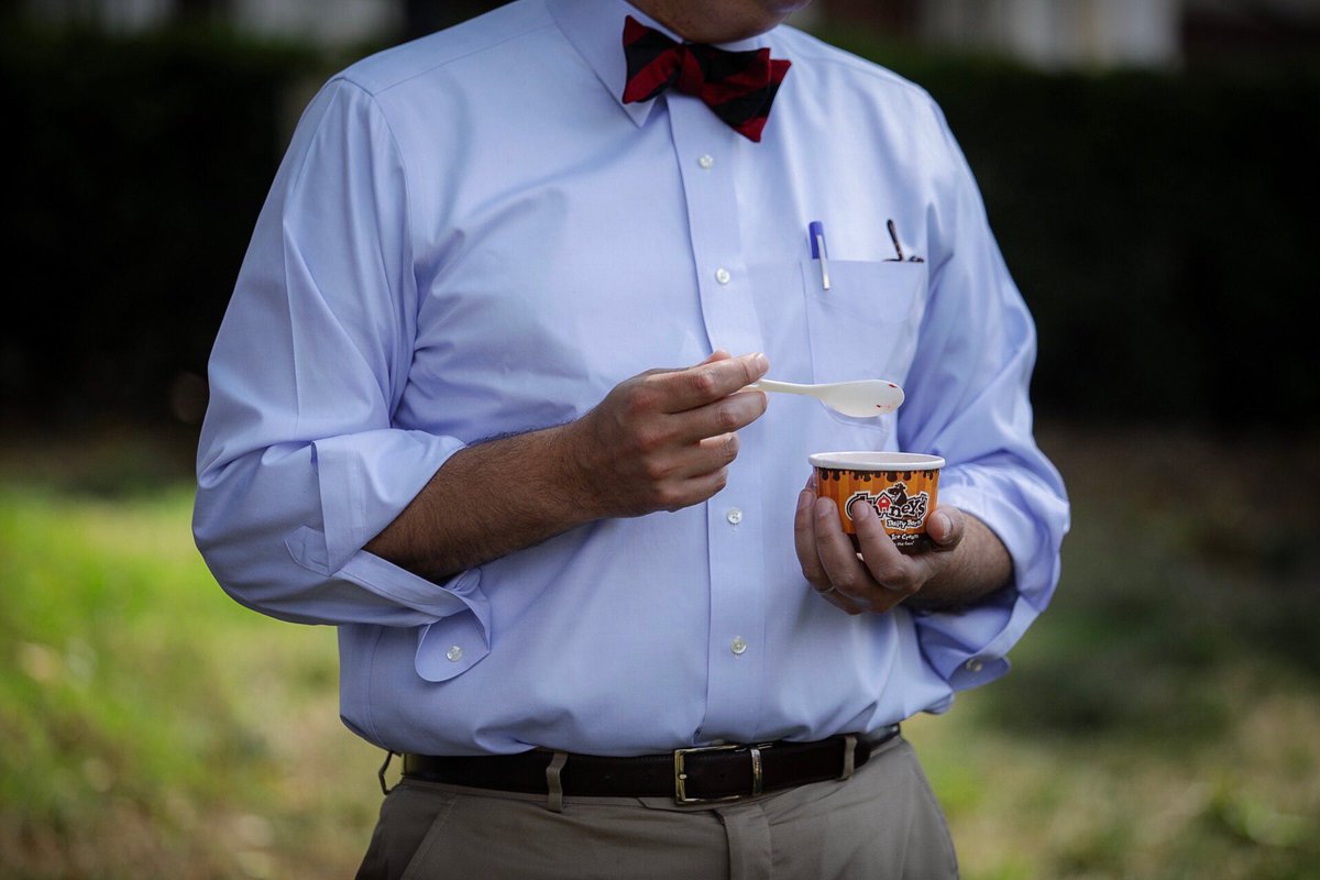 wku's tweet photo. HAPPENING NOW: @caboni and @WKUBigRed want to help you kick off the #wkufirstday with some YUM ice cream from @chaneysdairybarn #BigRedRumble #nomnom https://t.co/DVcPuAMiGa