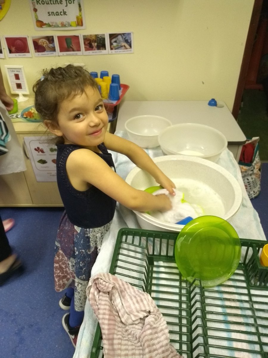 Comely_Nursery's tweet image. &quot;I can wash my dish!&quot; Our new children are picking up routines well. #learningroutines #independent
