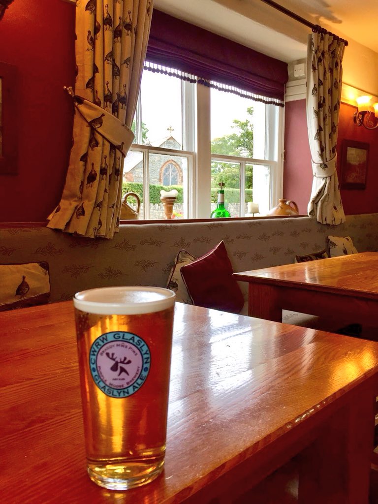 Wedi symud ymlaen i’r <a href="/PantonArms/">Panton Arms</a>, Pentraeth hefo peint o Glaslyn gan Mŵs Piws. Moved on to the Panton Arms, Pentraeth with a Glaslyn Ale by <a href="/PurpleMooseBrew/">Purple Moose Brewery</a>