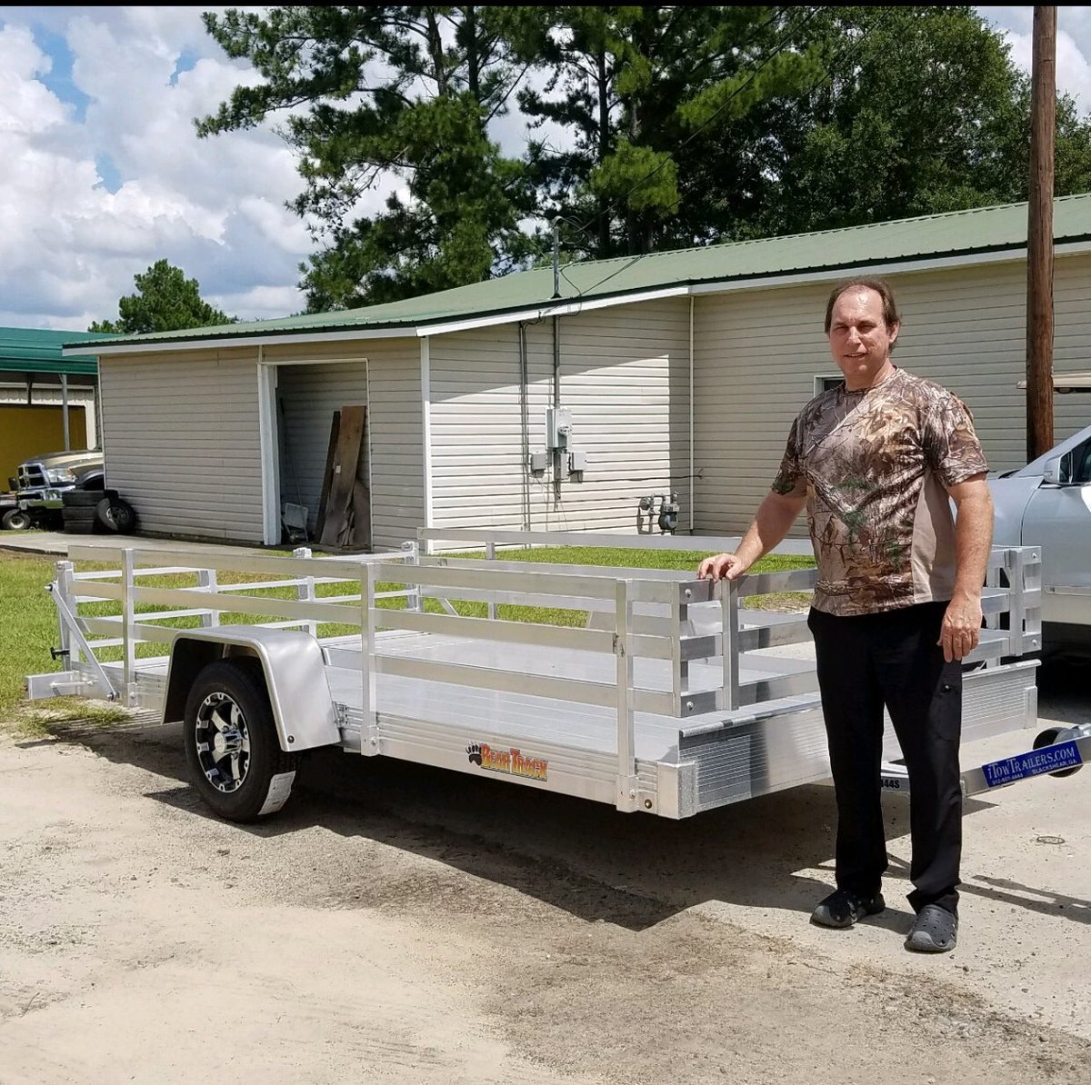 iTowTrailers1's tweet photo. With an aluminum trailer this LIGHTWEIGHT, Ronald Mooney may completely forget he’s even hauling his brand new Bear Track Trailer! 😉 Congratulations, Mr. Mooney!! https://t.co/nEvo7NELxz