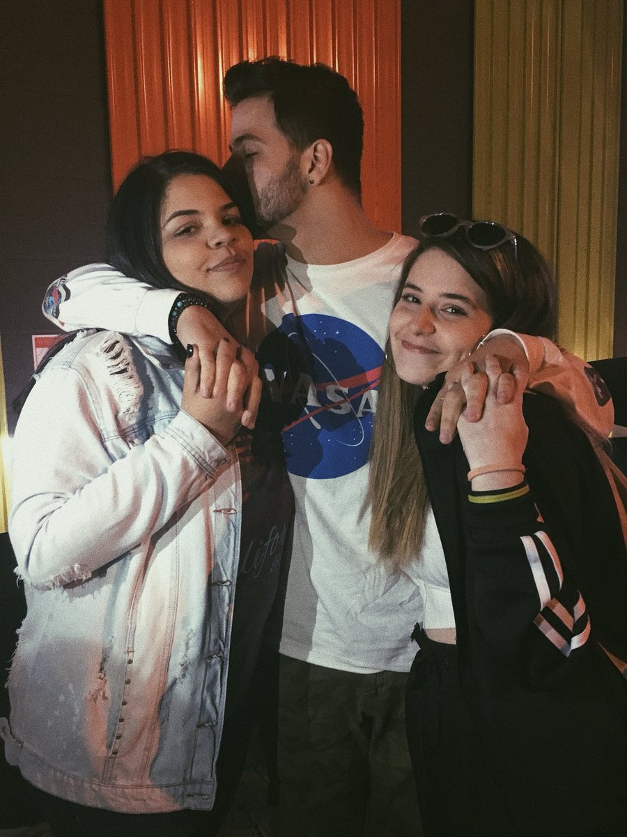 itss_olioti's tweet photo. as favs mas a valéria é mais porque ela tava no angulo que favorecia o lucas ❤️ https://t.co/2NDgON9tQh