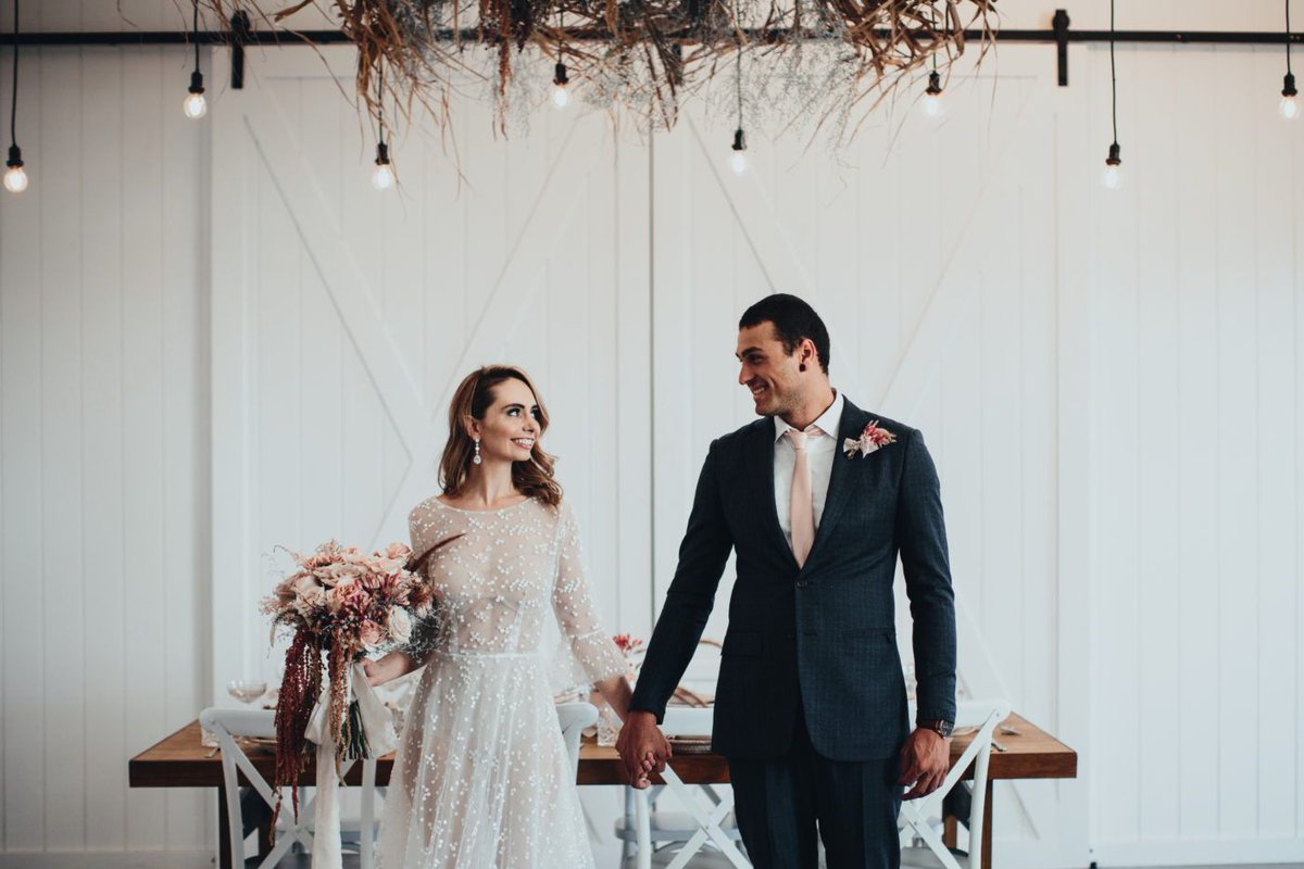 Planning on designing your own wedding? We’ve got a treat for you for you today: 5 insider tips from the best in the biz! 
buff.ly/2Nm1eDf