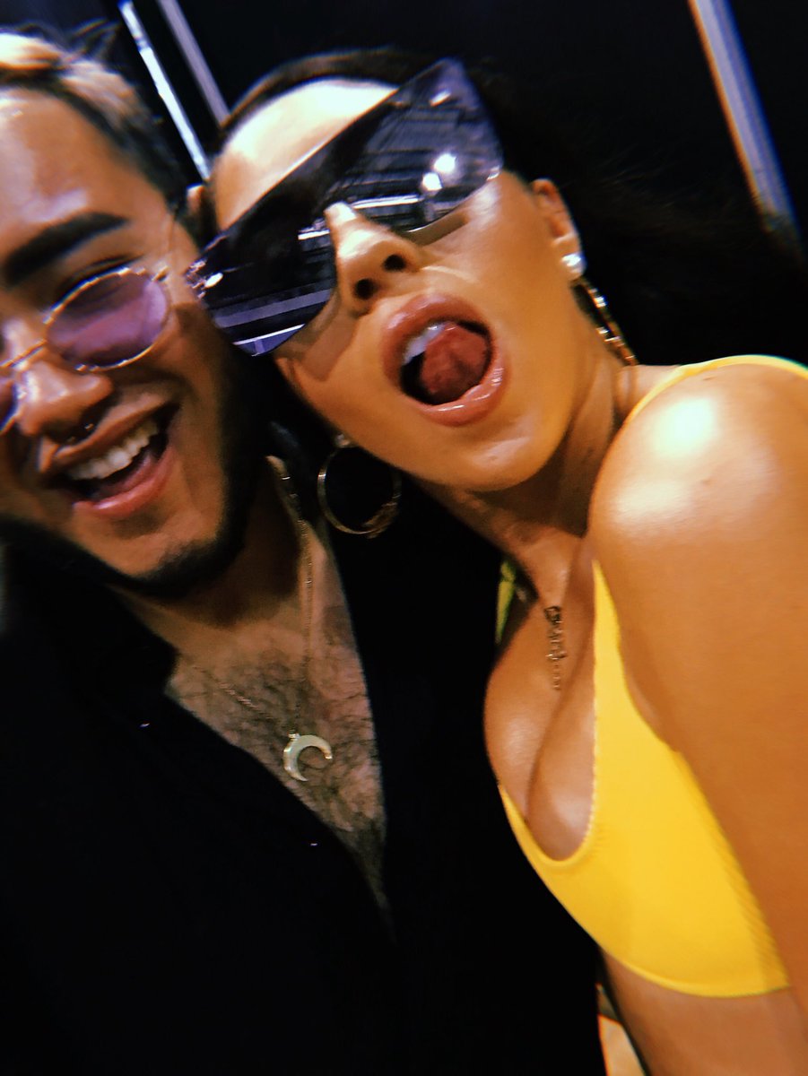 luiszorbabes's tweet photo. THIS HAPPENED Y NO LO VOY A SUPERAR EN MUCHO TIEMPOOOOO ❣️❣️❣️❣️❣️❣️❣️❣️❣️❣️❣️❣️❣️❣️❣️❣️❣️❣️❣️❣️❣️❣️❣️❣️ @KALIUCHIS #HellowFest18 https://t.co/K5Zzq2m7E0