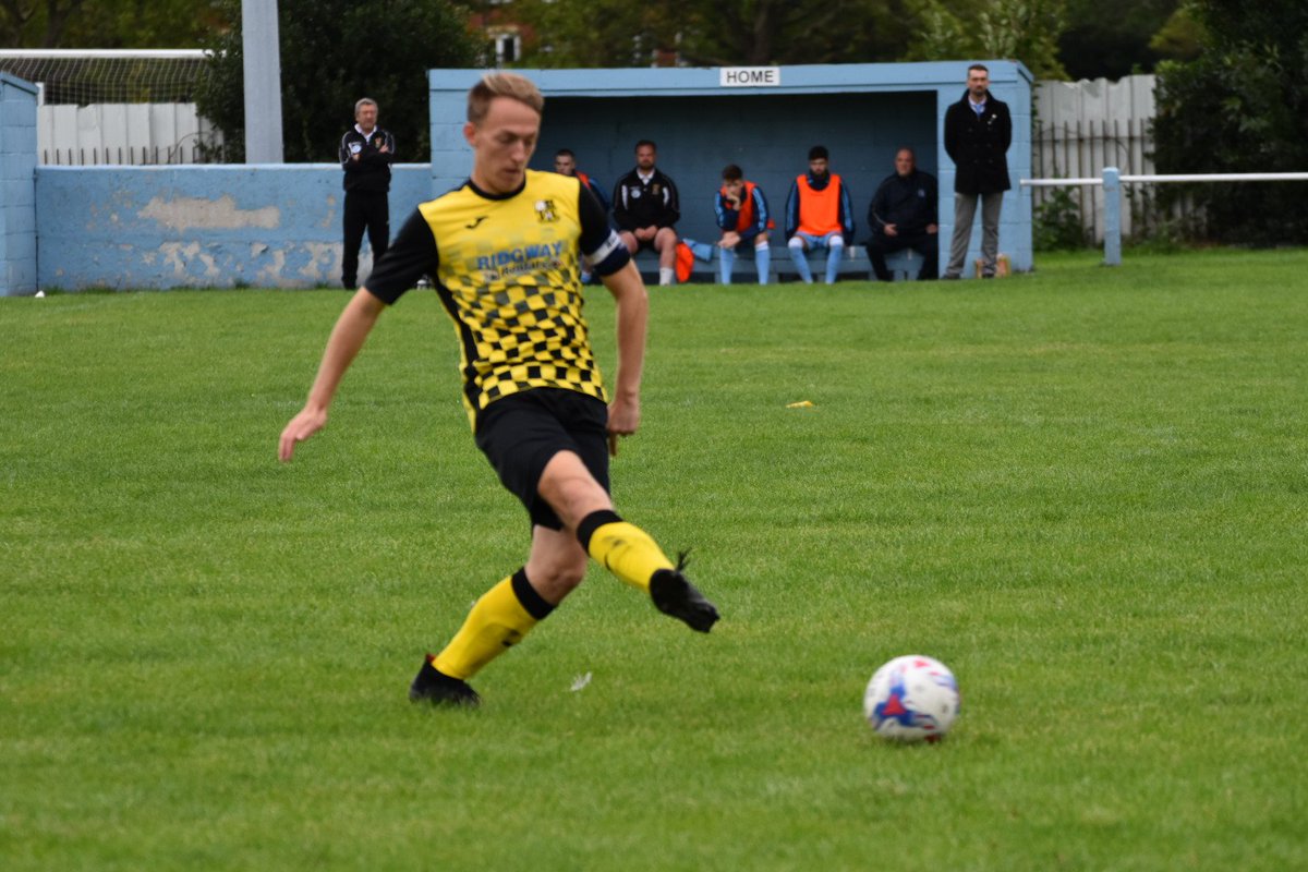 andyeasthope's tweet image. Great bank holiday weekend for @St_MartinsFC 2 away games, 2 wins #sixpoints