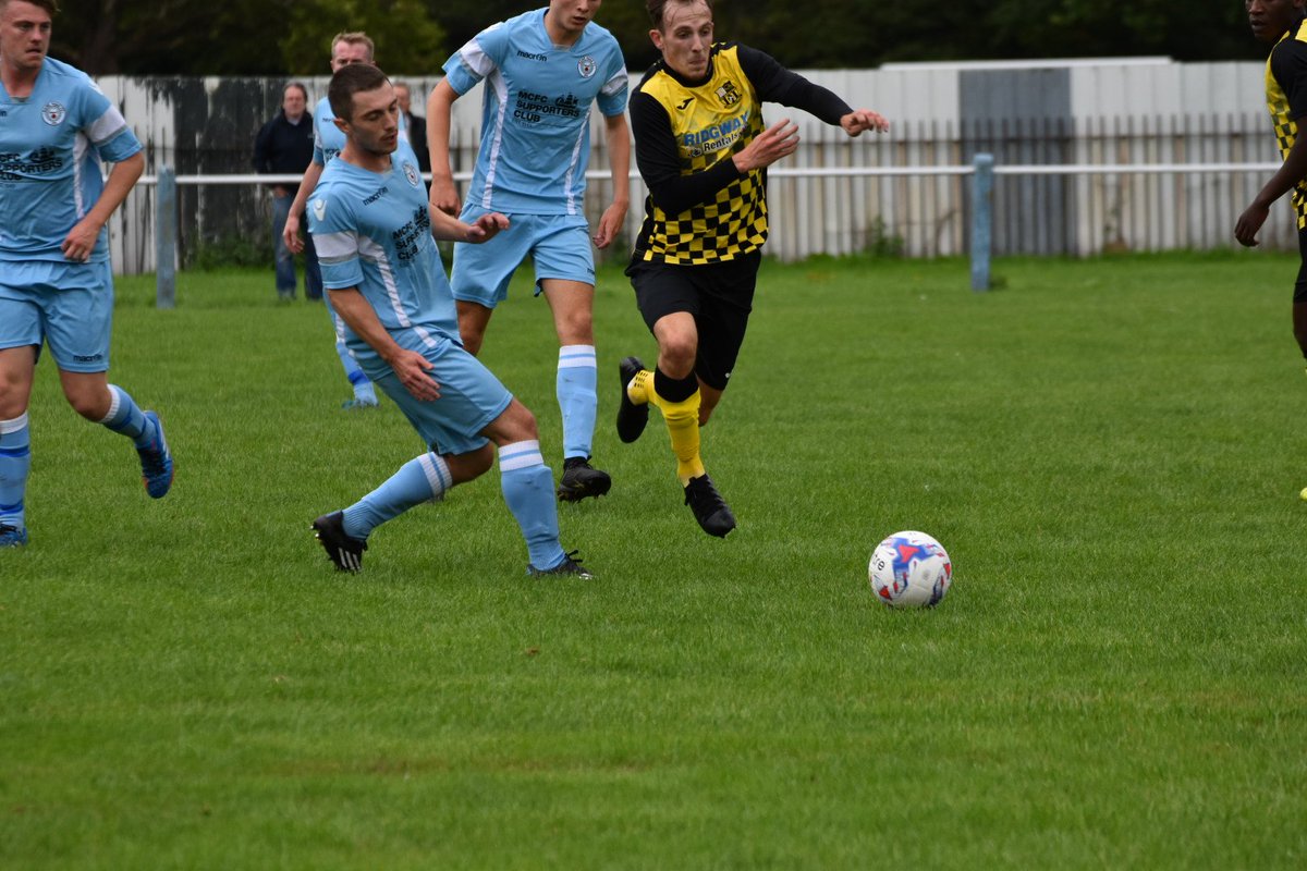 andyeasthope's tweet image. Great bank holiday weekend for @St_MartinsFC 2 away games, 2 wins #sixpoints