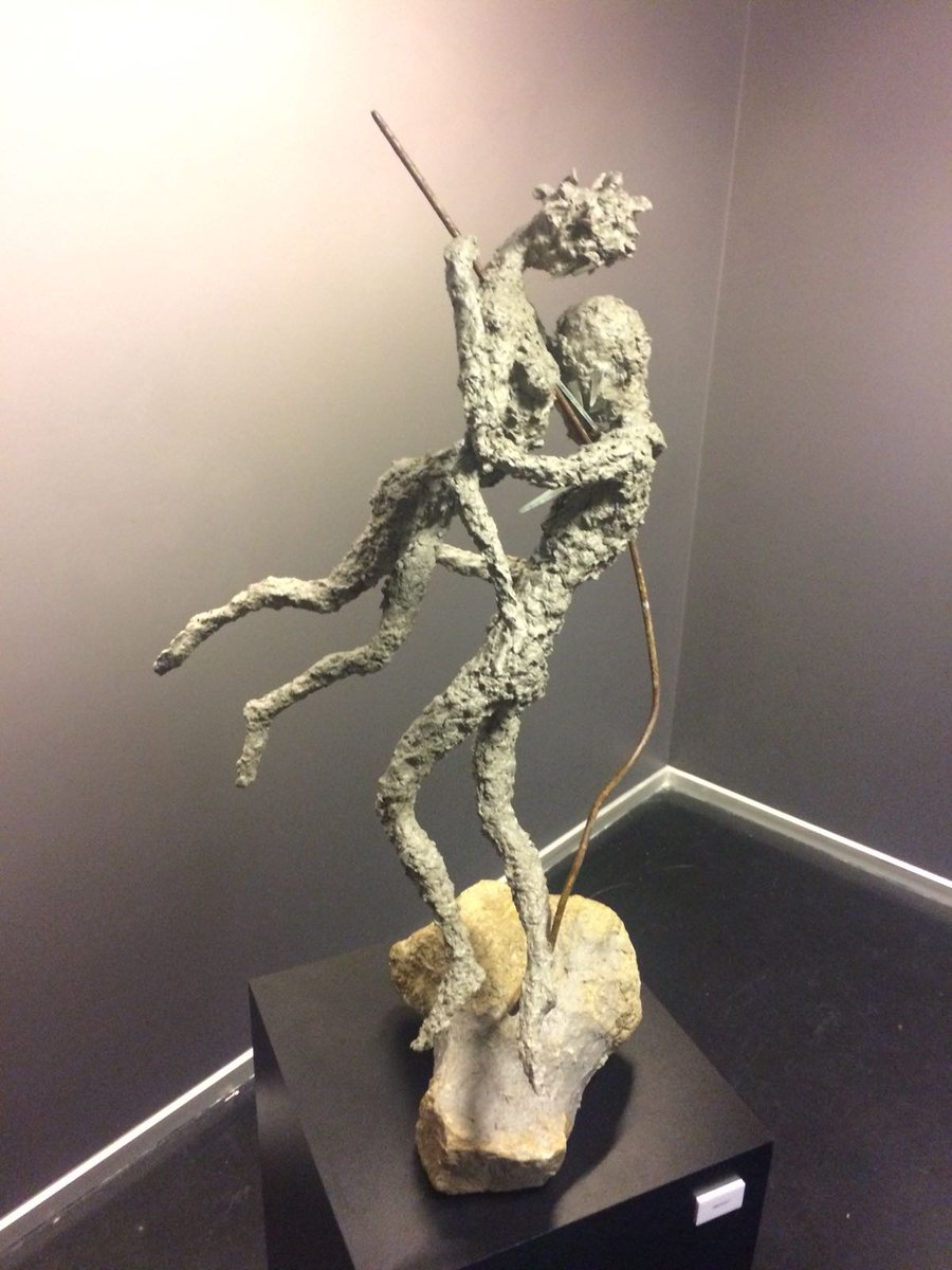 Şefkat: Ne kadar yakın,ne kadar uzağız? İnşaat filizi, paslı demir,kırık ayna, kağıt hamuru