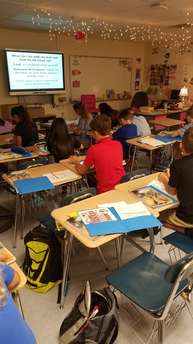 MrsTalmoHB's tweet image. Hard at work on the first day learning schedules and lockers! #firstdayofschool #firstdayof6thgrade #determined #WarriorStrong