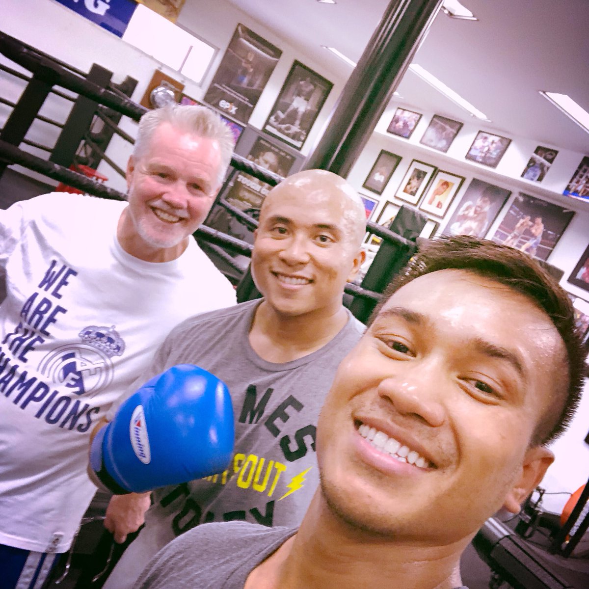 Quick selfie with my Coach @freddieroach and @858London #teaMGesta. Always a great time at the @wildcardboxingclub #wildcardboxingclub #adidas #adidasboxing #fastisfeared #boxing #philippines #pinoypride #mercitogesta #goldenboypromotions @adidasboxing @adidas @goldenboyboxing