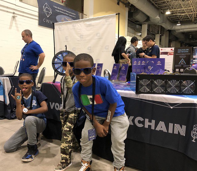 u_mining's tweet photo. Meet Crypto cool kids “Mogulacademy”, they said the #UMining's #GPUminer look so cool, they love it! #CryptoMining #VoiceofBlockchain https://t.co/XTD32RCpIc