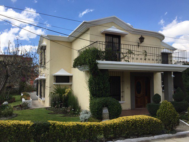 ¡En venta!  Casa Residencial el Silencio, Quetzaltenango. 
$320,000.00
Alta plusvalía, a 5 min de Interplaza y Pradera Xela.
inmueblesoccidente.com/single-post/En…