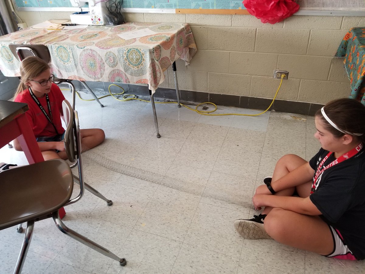 cms_sixth's tweet photo. learning about waves with Slinkies. hornetsr2 https://t.co/Ga4eUSp4FH