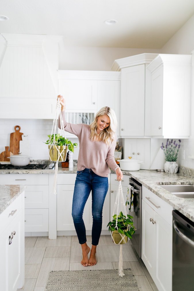 ASlice_ofStyle's tweet photo. Taking a peek into our kitchen with some affordable new updates from @eBay! Their End of Summer sale is here and it's so good! Click here for full post: https://t.co/c4ylIVtY6i. #ad #eBayStyle #eBayHome https://t.co/CRGk8crh3w