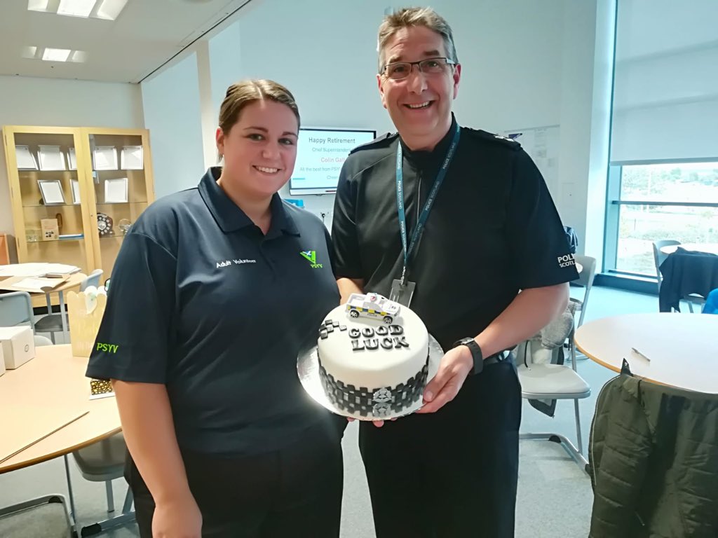 PSOSLevenmouth's tweet photo. Oor levenmouth @PolScotPSYV saying farewell to @ChSuptColinGall at tonights get together!
#HappyRetirement
#CakeAwRoond
#Gifts
#AwTheBest
#MonThePSYV https://t.co/dh6ZXfRqHx