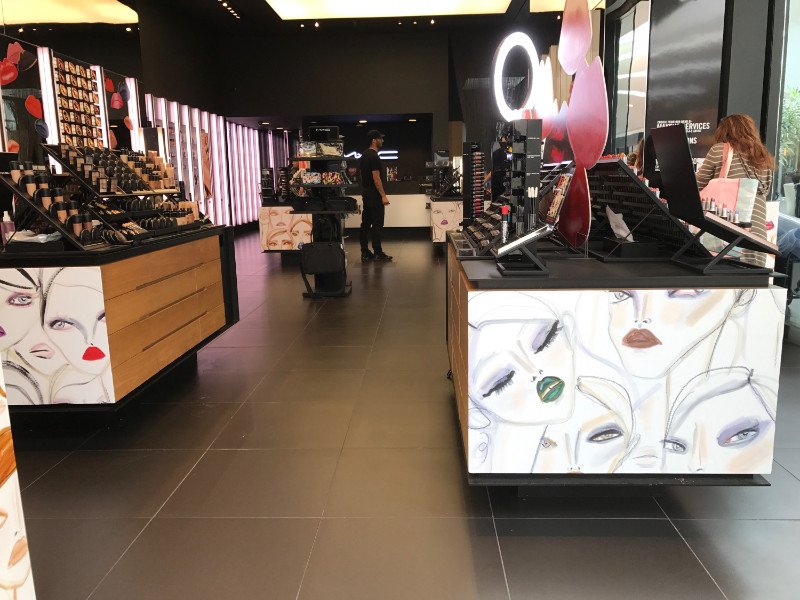 SuperiorSignsAG's tweet image. Now is the time to order holiday sale signs and graphics for your retail store in #OrangeCountyCA #RetailStoreSigns! #MallSigns ow.ly/t1Zu30lzJXC