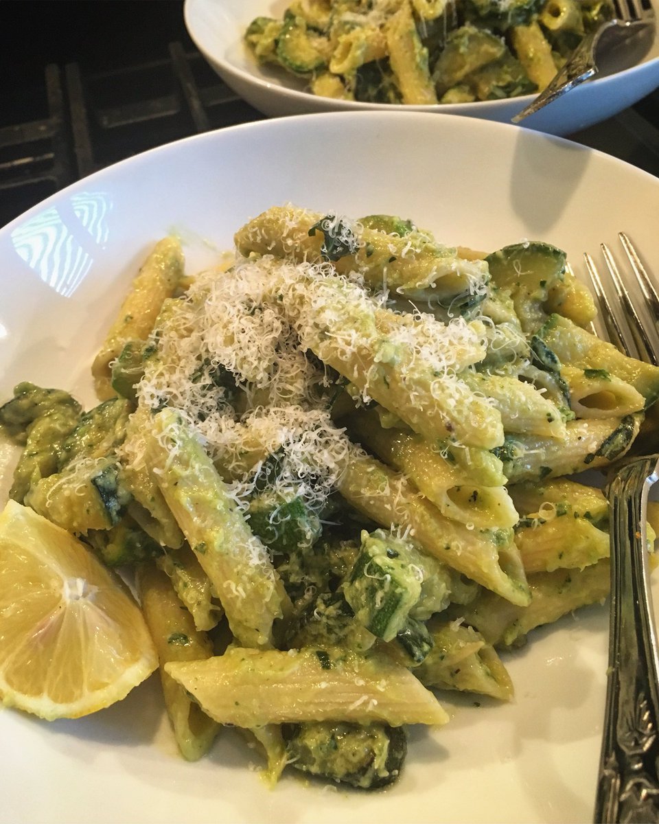 Hayleydaviez's tweet photo. #Meatfreemonday From @SainsburysMag #august issue #serves2 this is Zingy courgette & basil pasta The sauce is made up of an avocado, lemon juice & Parmesan cheese #vegetarianrecipes https://t.co/byHLgXABez