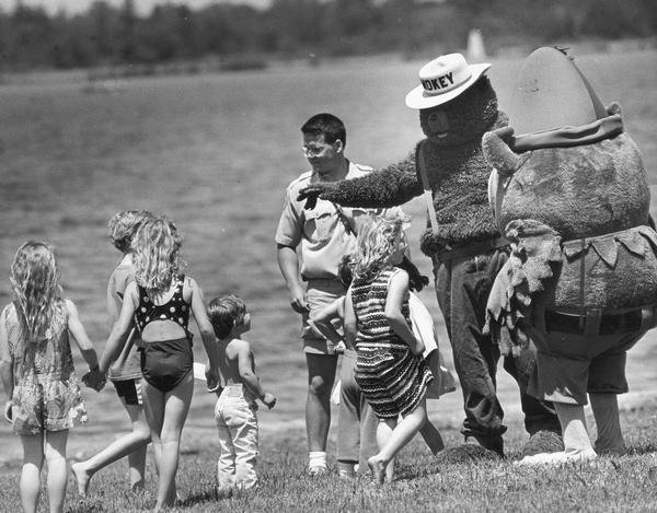 WoodsyAnimation's tweet image. Give a hoot every day! #HowYouCouldHelpIn5Words