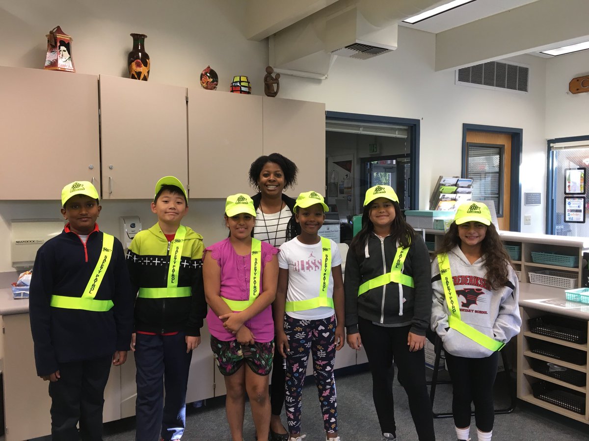 FredPrincipal's tweet photo. Panther Patrol is ready to welcome our community during morning drop off at #Frederiksen ⁦@DUSD4kids⁩ https://t.co/6fkeDRSUxw