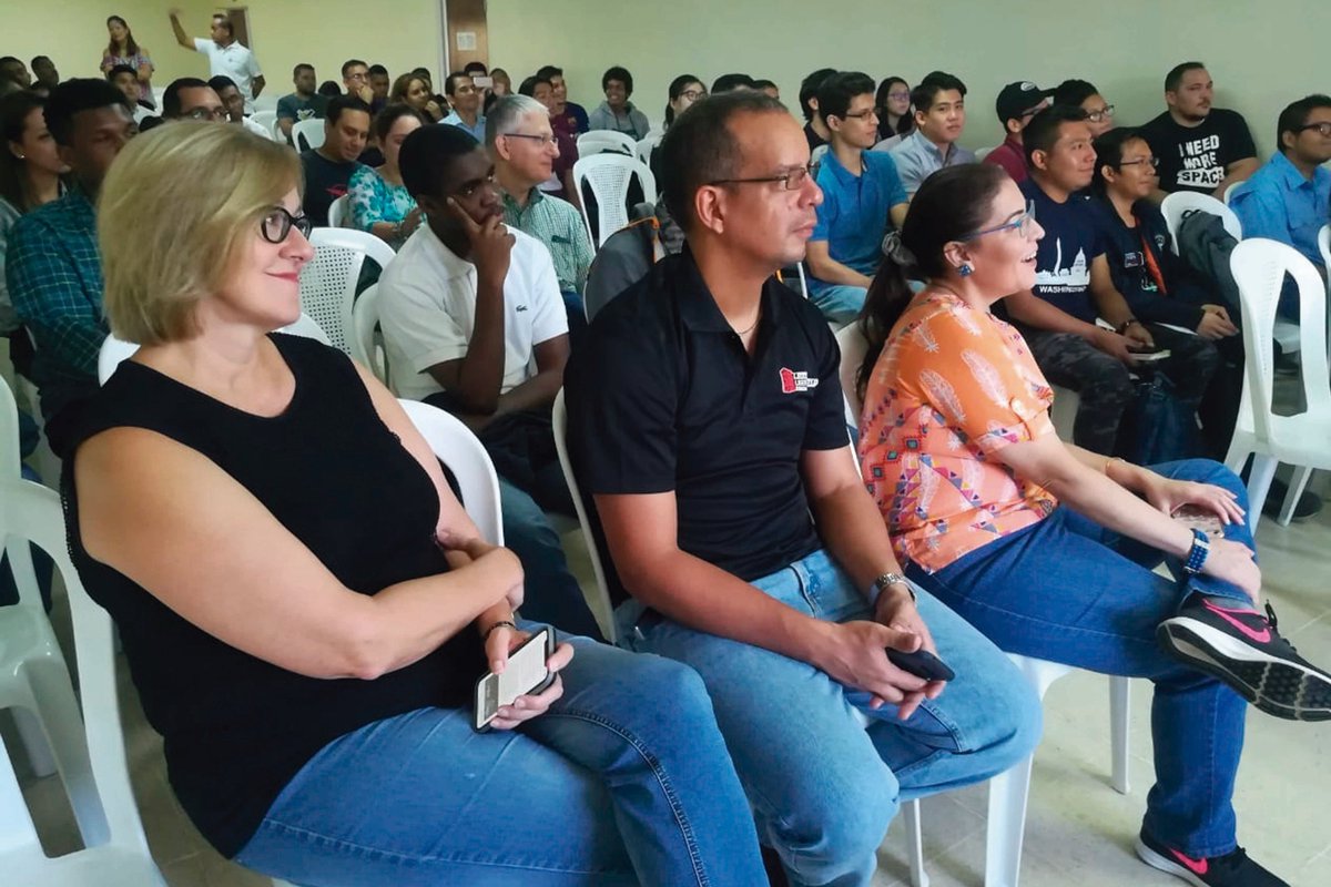 utpfisc's tweet image. Les compartimos imágenes de la experiencia de Meetup con Miguel San Martin @MigOnMars, Jefe de Ingeniería de la NASA, el pasado sábado 25 de agosto en la @utpfisc #VidaFISC @utppanama