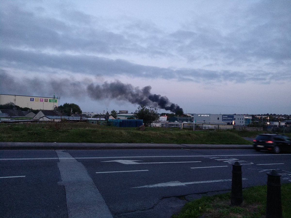 Smallotter2017's tweet photo. @Limerick_Leader Now, there seems to have an factory fire accident around Ballysimon Road. I took the photo at Tipperary Roundaround. https://t.co/IEyVbGwHm8