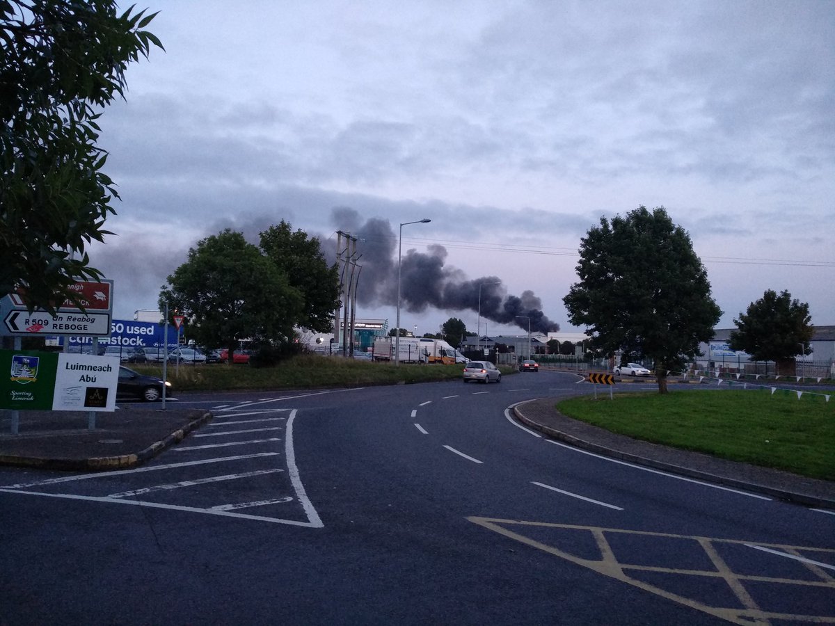 Smallotter2017's tweet photo. @Limerick_Leader Now, there seems to have an factory fire accident around Ballysimon Road. I took the photo at Tipperary Roundaround. https://t.co/IEyVbGwHm8