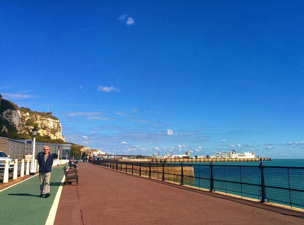 LarisaFoto's tweet photo. Dover, the place to be when you want to get home. September 2015. #photography #instaphotography #instaphoto #holiday #vakantie #instacation #England #Kent #cityphotography #harbor #dovercalais #ferry #coast #travel #boulevard #boat #skyporn #blueskies #500pxrtg https://t.co/HJglC9PMVE