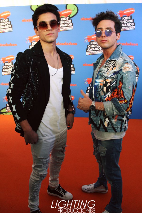 ProdLighting's tweet photo. #KCAARGENTINA 👉 Más fotos de la alfombra naranja en nuestra fanpage https://t.co/sdba8cgYrX 📷 https://t.co/2O5YoIlC4h