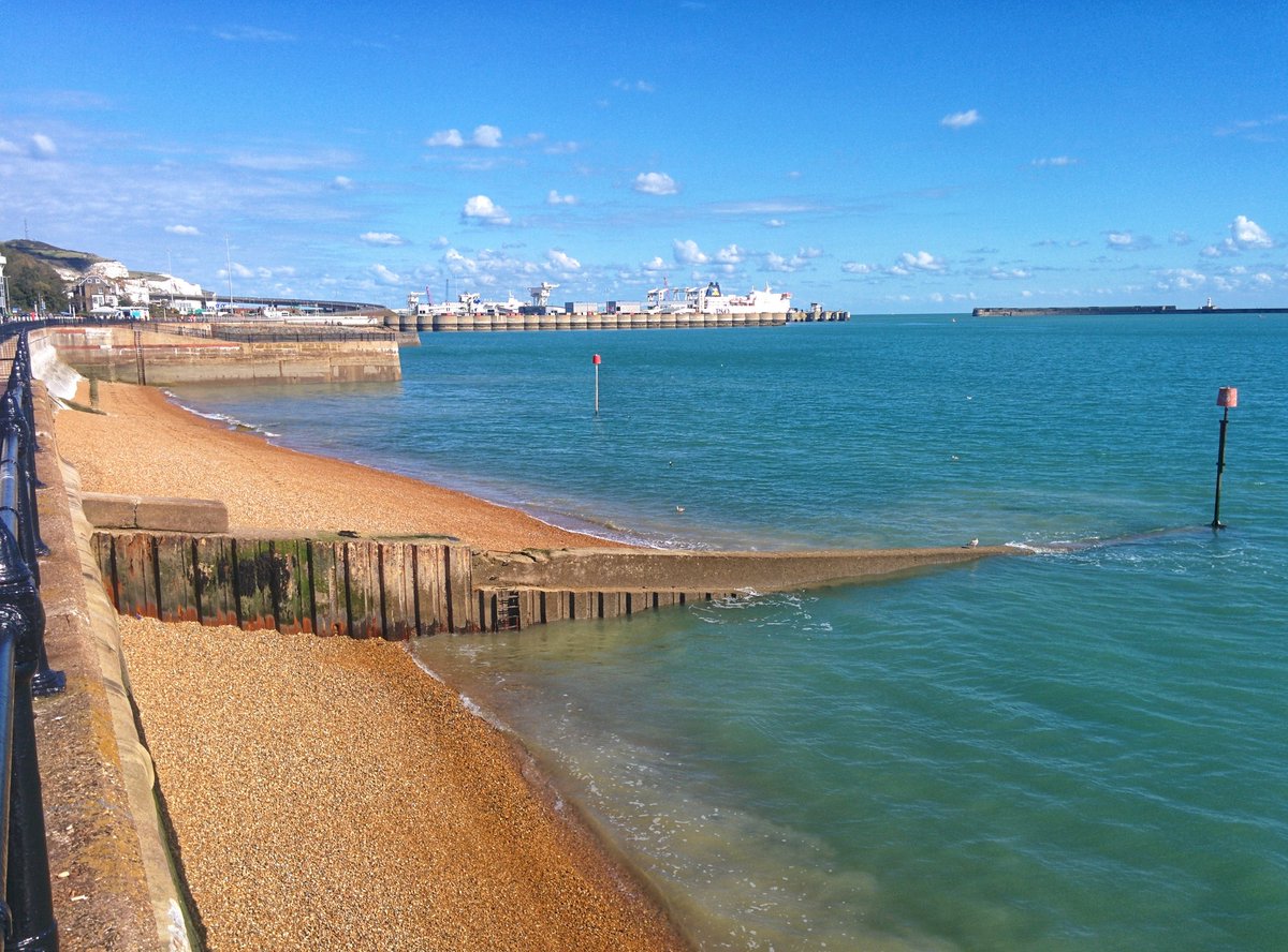 LarisaFoto's tweet photo. Dover, the place to be when you want to get home. September 2015. #photography #instaphotography #instaphoto #holiday #vakantie #instacation #England #Kent #cityphotography #harbor #dovercalais #ferry #coast #travel #boulevard #boat #skyporn #blueskies #500pxrtg https://t.co/HJglC9PMVE