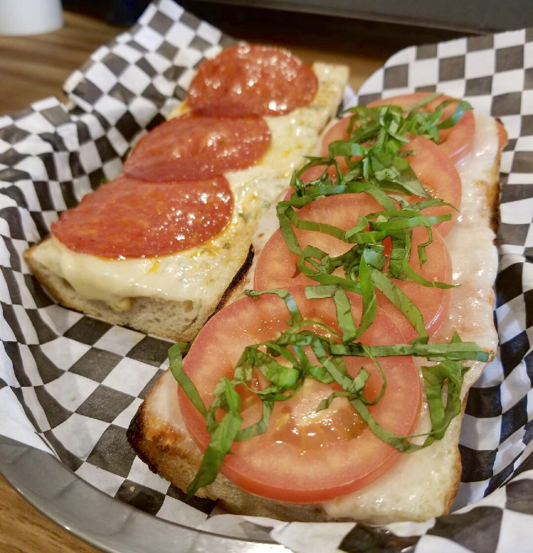 ScottiesDeliOKC's tweet photo. Pssst...it’s New Dinner Menu Day starting at 5pm! 👏🏼👏🏼 Come get your hands on all the deliciousness... including our Pizza Bread with your choice of toppings on our homemade Italian Rolls. See you after work!
#newdinnermenu #pizzabread #okcfoodie #okceats #scottiesdeliokc https://t.co/5XG2gelwQT