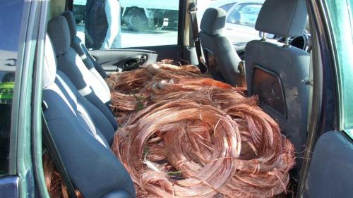 SOCIETAT | El Sindicat de Lladres de Coure aplaudeix la determinació de la Fiscalia per investigar els Mossos que identifiquin ciutadans que es passegin de nit tapats, amb escales, pals i objectes tallants.