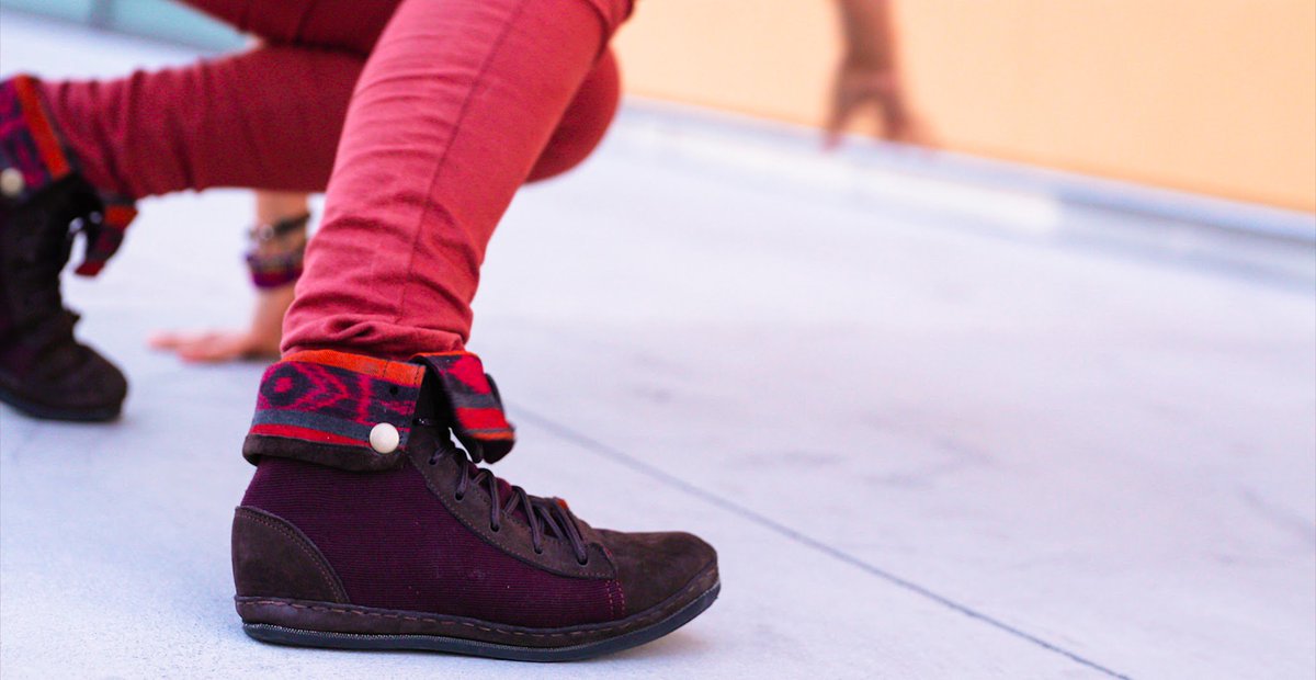 XolOriginal's tweet image. Only 2 days left to grab your #kicks on #kickstarter!! kck.st/2v1JMgm #Supportnative #nativetwitter #supportindigenous #handmade #oneofakind #mayanart #ethicalfashion #sustainable #savemothereart #footwear #loveyourself #ecoshoes #repurposed #upcycled #XolOriginal #amor