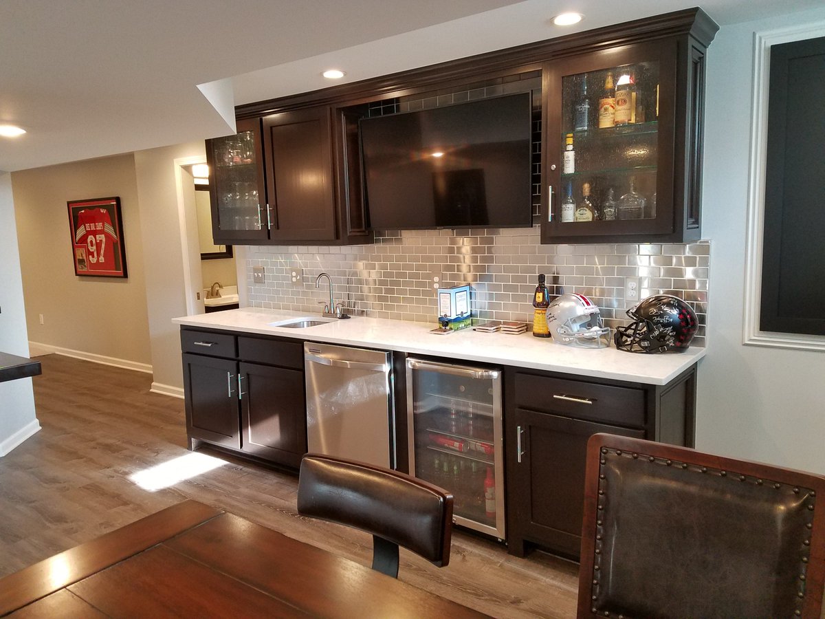 BasementsUnlimi's tweet photo. https://t.co/oT0sp6fN2i Basement we recently finished here in #ColumbusOhio. Featuring a #WetBar with a fridge, dishwasher and a #kegerator along the wall with a stool area. #basementremodeling #Basementfinishing #DublinOh #PowellOh #WestervilleOh https://t.co/1GipdPPsuP