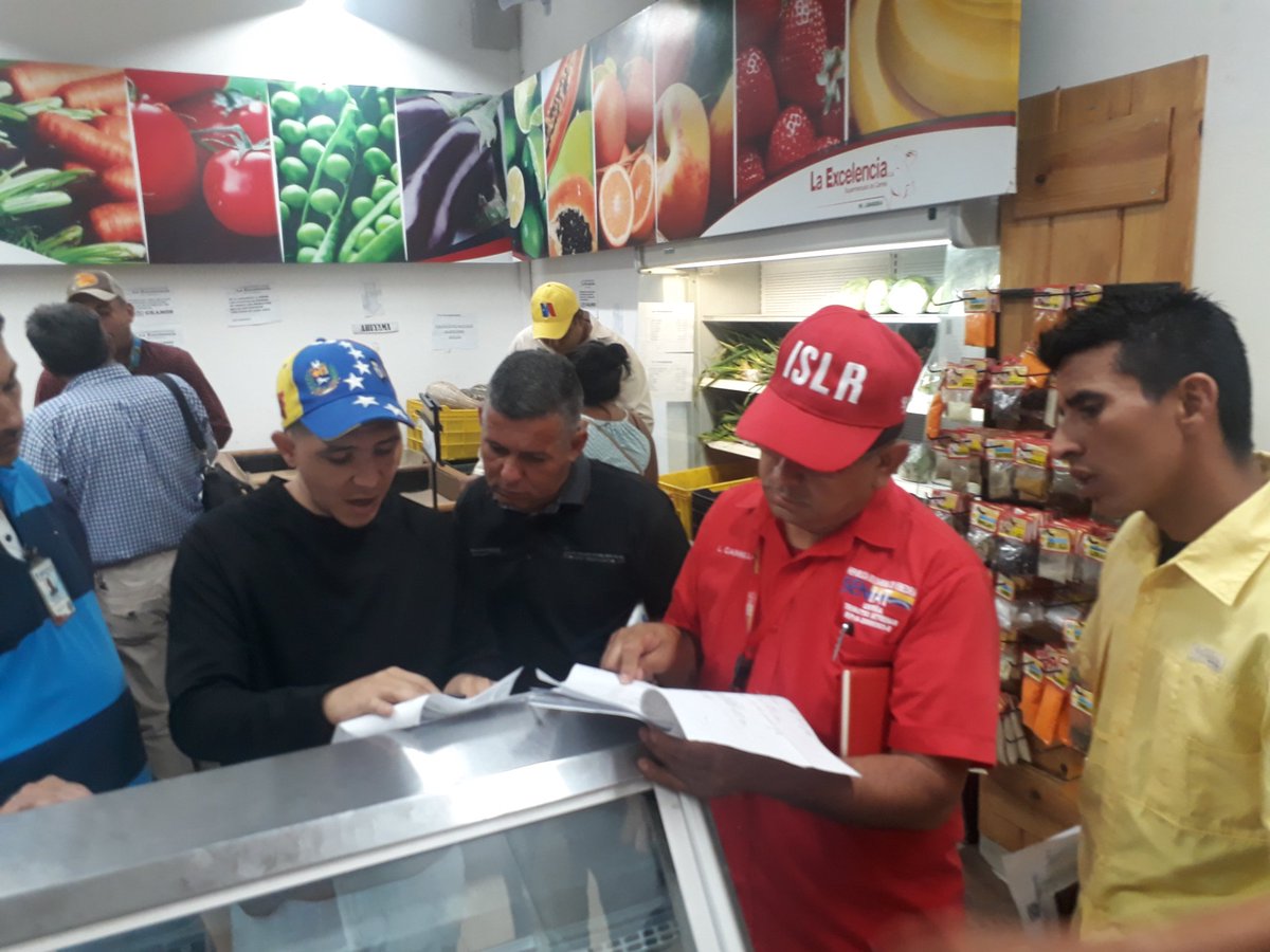 OTTO271278's tweet photo. Hablando se entiende la Gente... Alcalde @carrilloalcald1  se despliega junto a Dip. Leonar Triana, Dip.Eli Serrano, Fiscales Clap, Organismos de Seguridad, Milicia Bolivariana, Seniat y Funcionarios de la @AlcaldiaBUrena Garantizando precios justos para nuestro Municipio https://t.co/eUn4A5wJoM