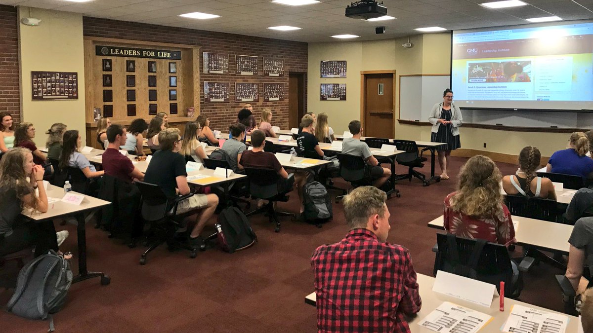 DGaken's tweet photo. I LOVE spending time with our new Leadership Scholars on their first day as @CMUniversity students! 

Welcome to CMU and the LI, I’m glad you’re here. https://t.co/U3aeUFUu4b