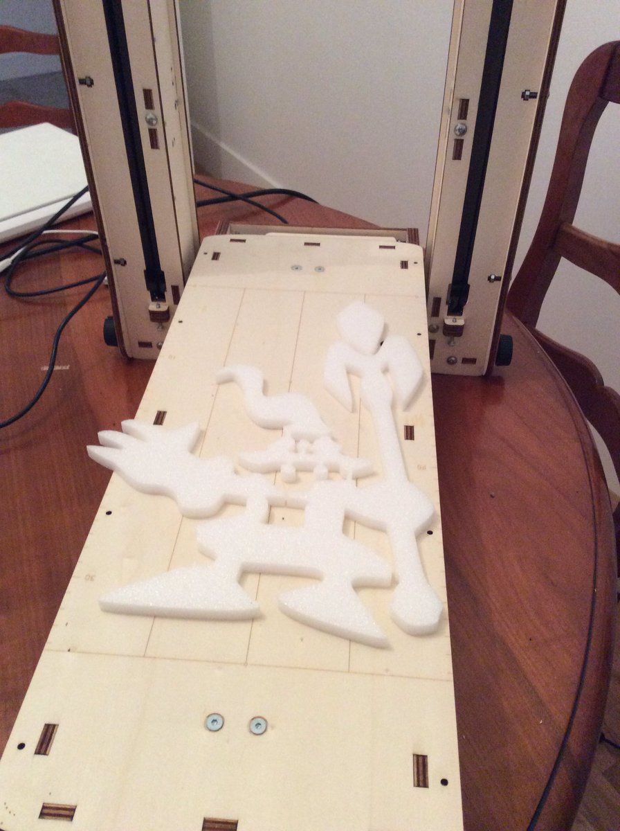 Imprimantes3D's tweet image. [Live Tweet MiniCut2d+] silhouette sur polystyrène 8mm 

On commence une série décoration #LeagueOfLegends 😇
Polystyrène extrudé d&apos;isolation trouvé chez @castorama_fr : La finition est plutôt très sympa 👍

#maker #cncfab @elcp72 @MiniCut2d @LoL_France #gamer #veigar