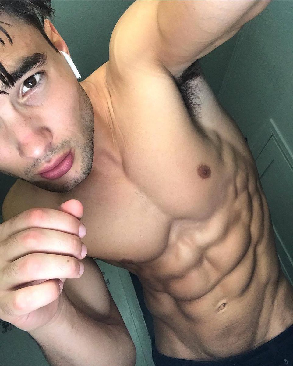 aarontsuarez's tweet photo. expectativa | realidad https://t.co/azbi6WRILl