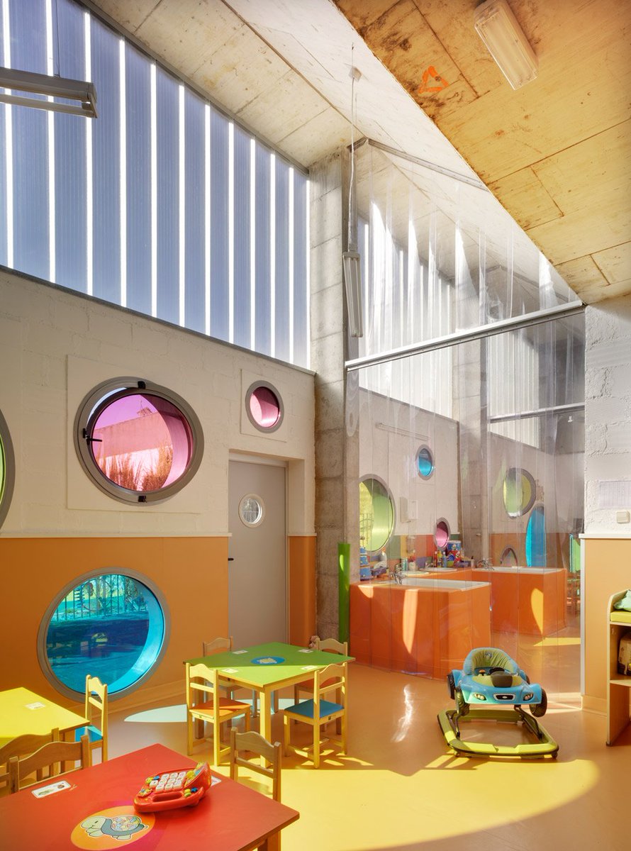 El suelo se extiende a las paredes xa amortigua pisadas, evitar golpes y limpiarse bien. Episodio #7 #podcast 'Una #Guardería Para Leo''#EscuelInfantil Vélez Rubio #GPLpod mtr.cool/goilpxl #maternidad #arquitectura <a href="/losdeldesierto/">LosdelDesierto[elap]</a> #fotografía <a href="/DFfotografo/">David Frutos</a> y #JesúsGranada