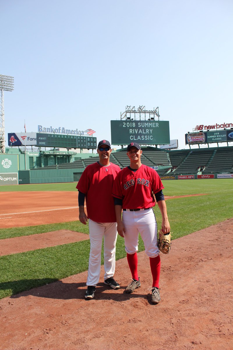 avonoldfarms's tweet photo. Will Gersky ‘19 and Coach Dowling at the Summer Rivalry Classic at @fenwaypark — The event is run by #MLB scouts to evaluate some of the top high school baseball prospects. #WingedBeavers #RedSox #BaseballAtAvon https://t.co/9782jKuVYX