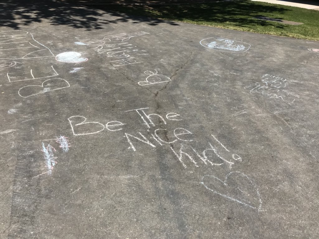 akbstrawn1's tweet photo. Kindness Week began today at #MitchellMiddle. Seeing all the positive messages all over campus makes me smile. #Bethenicekid #TeamFCUSD https://t.co/Ta5S4XYulg