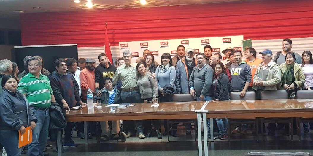 ANDEOficial's tweet photo. En la reunión el Presidente, escuchó las ideas de todos, captando cada una de las necesidades e inquietudes por un Paraguay de la Gente. #ANDEdelagente https://t.co/ZfojFjR5or