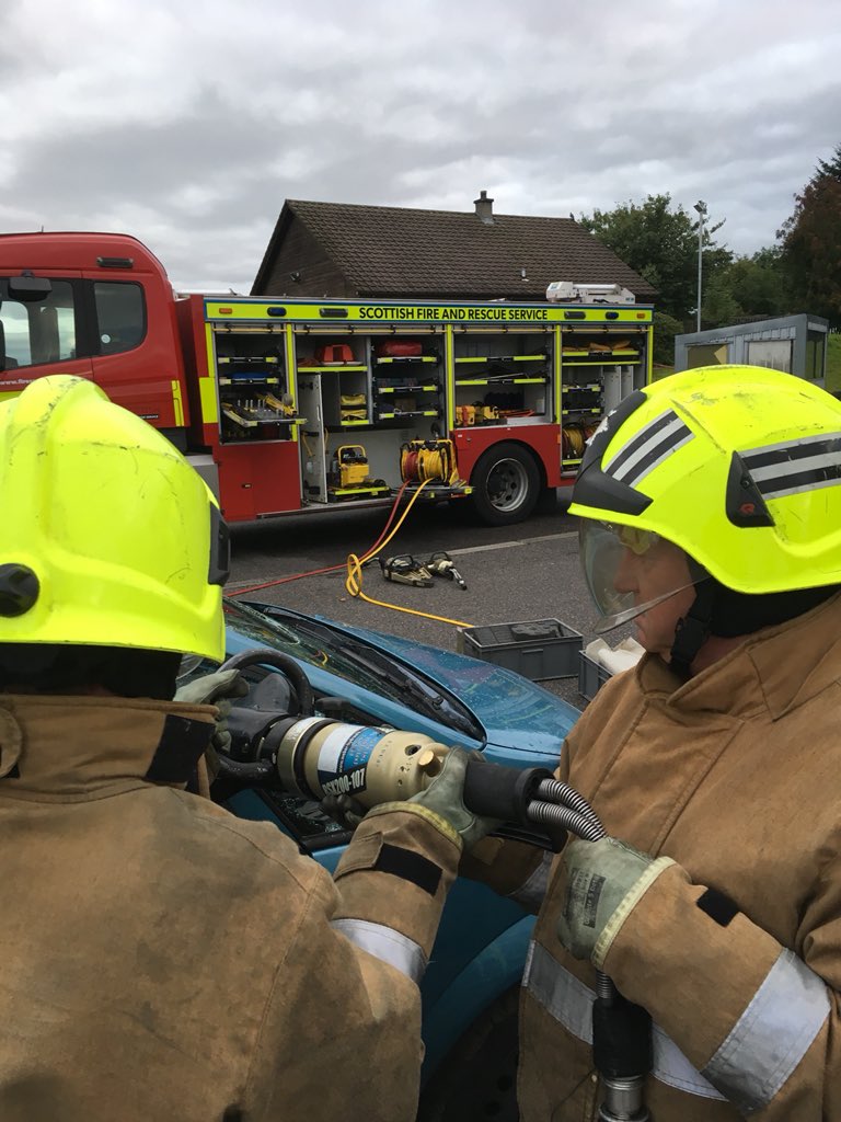 Rtc training continued for the Invergordon crew tonight with a visit from Red watch Inverness with the heavy rescue unit for familiarisation and vital hands on some of the specialised rescue equipment that it carries. #S01R1 #invergordon #S30 #continuoustraining #RDStrong