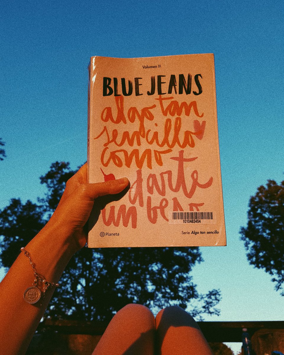 desdeloslibros's tweet image. ¡Nueva lectura! Algo tan sencillo como darte un beso de @FranciscodPaula 🧡🧡🧡 ¿Lo habéis leído? #Estoyleyendo #recomendacionlibros #recomiendoleer #leoycomparto